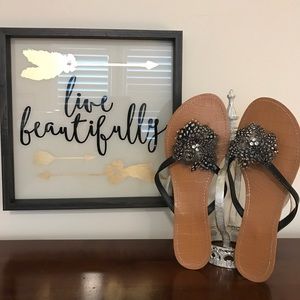 Black feather sandals